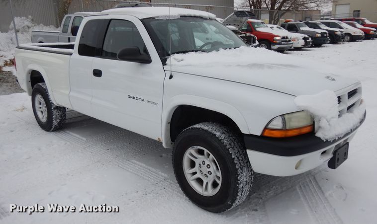 image for item DH5570 2002 Dodge Dakota  Club Cab pickup truck