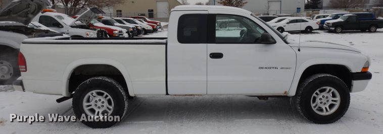 image for item DH5570 2002 Dodge Dakota  Club Cab pickup truck