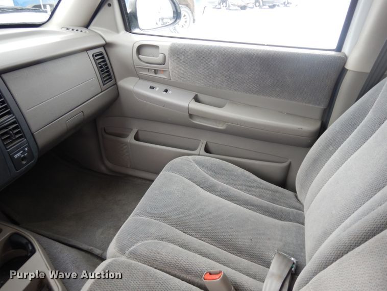 image for item DH5570 2002 Dodge Dakota  Club Cab pickup truck