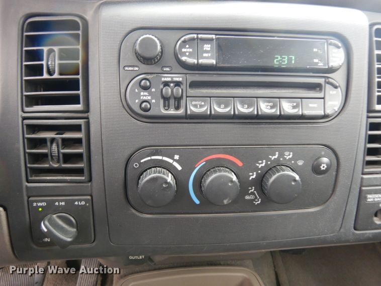 image for item DH5570 2002 Dodge Dakota  Club Cab pickup truck