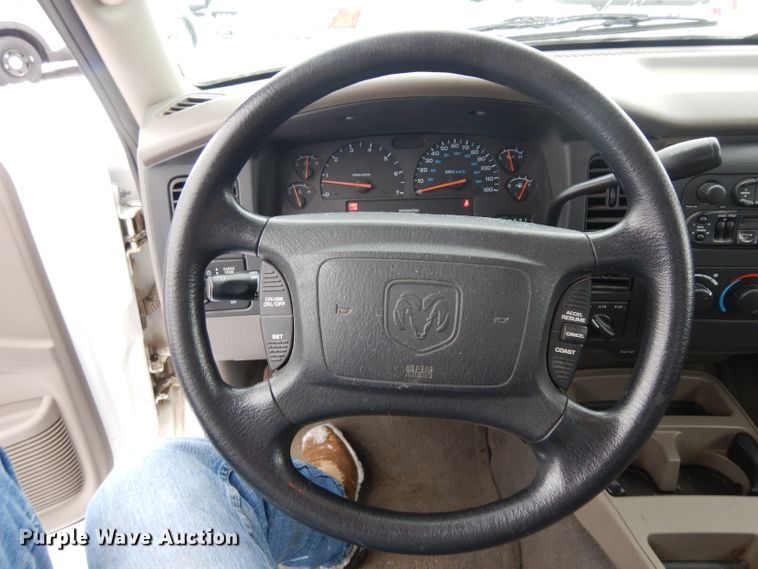 image for item DH5570 2002 Dodge Dakota  Club Cab pickup truck