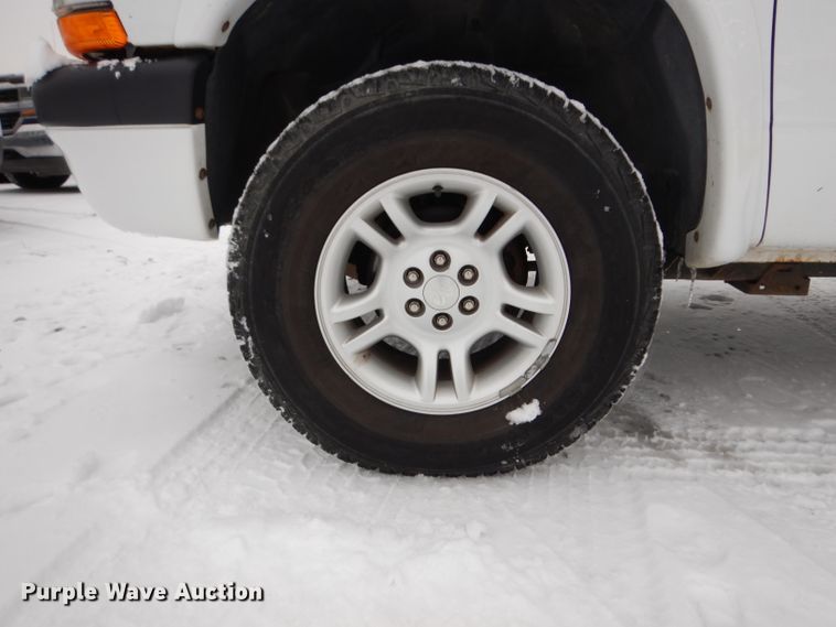 image for item DH5570 2002 Dodge Dakota  Club Cab pickup truck