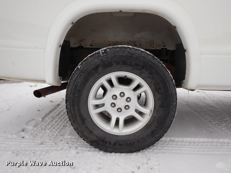 image for item DH5570 2002 Dodge Dakota  Club Cab pickup truck