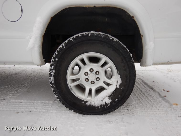 image for item DH5570 2002 Dodge Dakota  Club Cab pickup truck