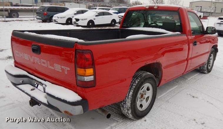 image for item DH5572 2001 Chevrolet Silverado 1500  pickup truck