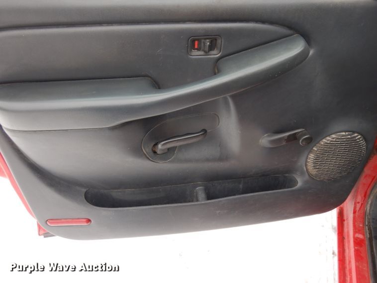 image for item DH5572 2001 Chevrolet Silverado 1500  pickup truck