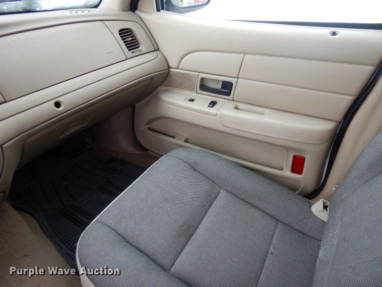 image for item DH5573 2010 Ford Crown Victoria