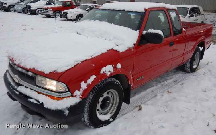 image for item DH5576 2000 Chevrolet S10  Ext. Cab pickup truck