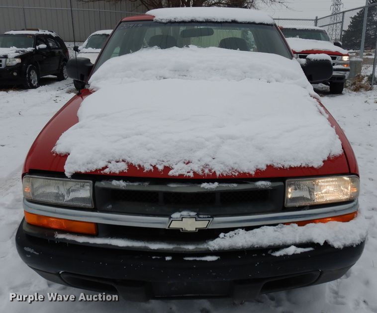 image for item DH5576 2000 Chevrolet S10  Ext. Cab pickup truck