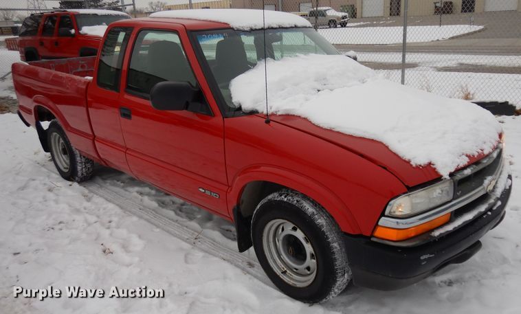 image for item DH5576 2000 Chevrolet S10  Ext. Cab pickup truck