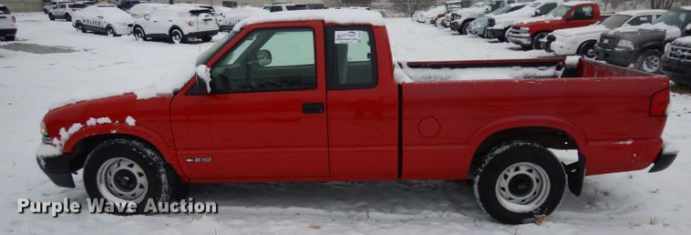 image for item DH5576 2000 Chevrolet S10  Ext. Cab pickup truck