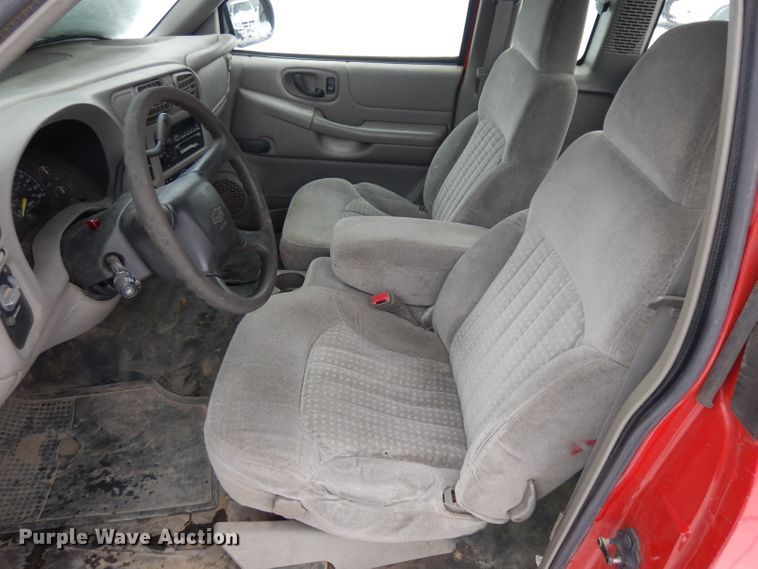 image for item DH5576 2000 Chevrolet S10  Ext. Cab pickup truck