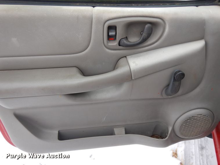 image for item DH5576 2000 Chevrolet S10  Ext. Cab pickup truck