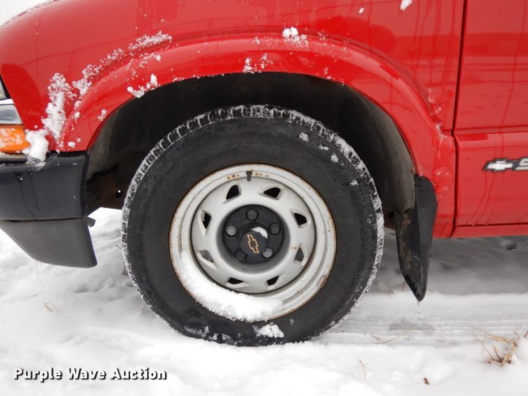 image for item DH5576 2000 Chevrolet S10  Ext. Cab pickup truck