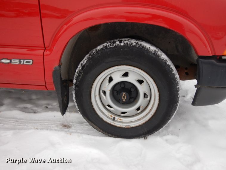 image for item DH5576 2000 Chevrolet S10  Ext. Cab pickup truck