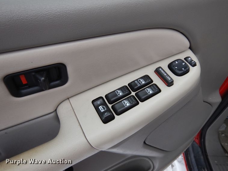 image for item DH5578 2001 Chevrolet Suburban 2500  SUV