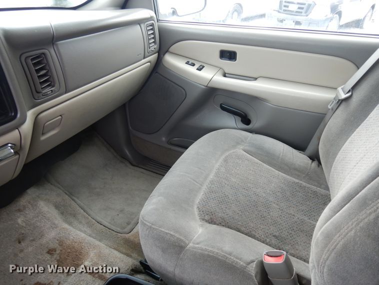 image for item DH5578 2001 Chevrolet Suburban 2500  SUV