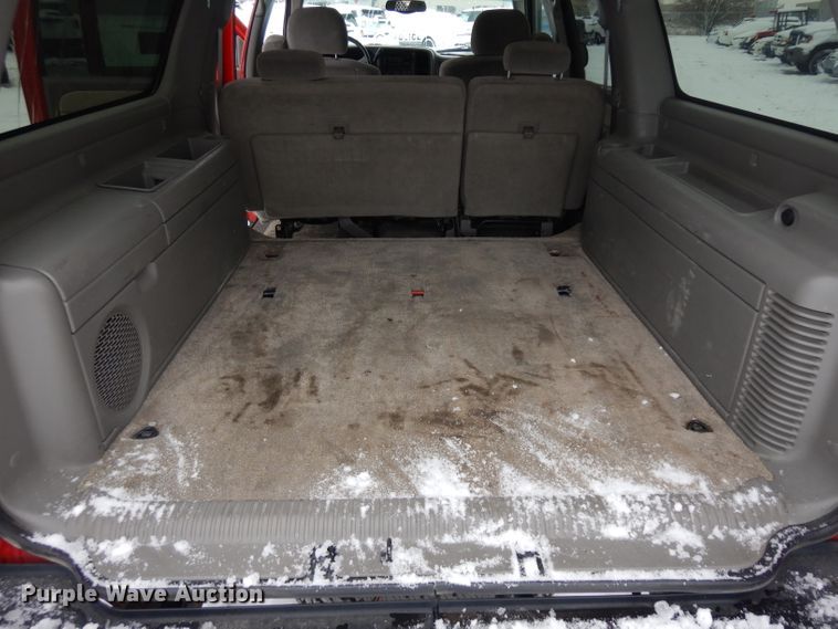 image for item DH5578 2001 Chevrolet Suburban 2500  SUV