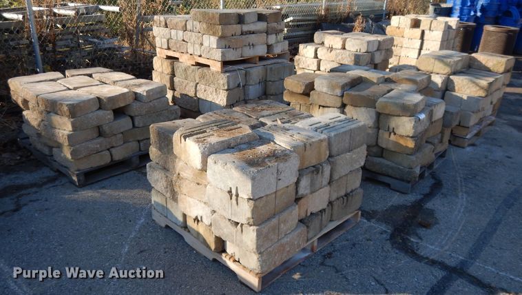 image for item DI8227 (8) pallets of landscape blocks
