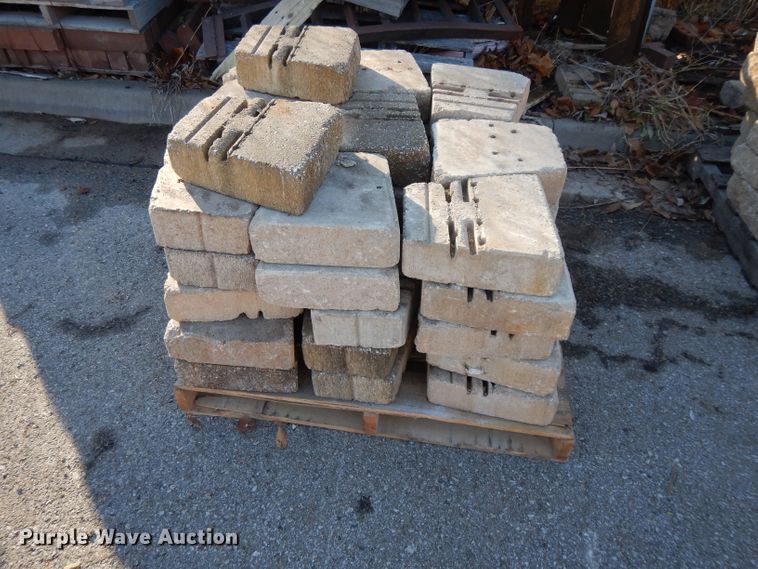 image for item DI8227 (8) pallets of landscape blocks