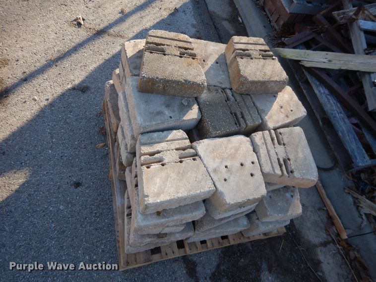 image for item DI8227 (8) pallets of landscape blocks
