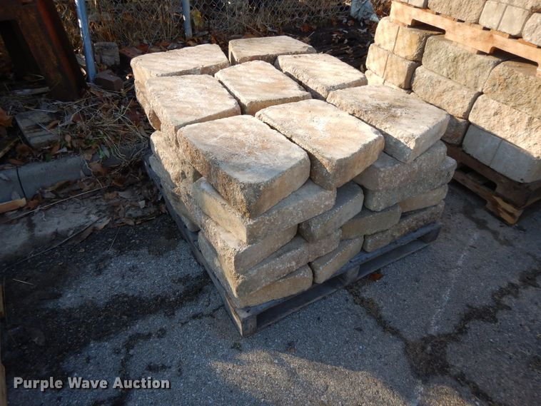 image for item DI8227 (8) pallets of landscape blocks
