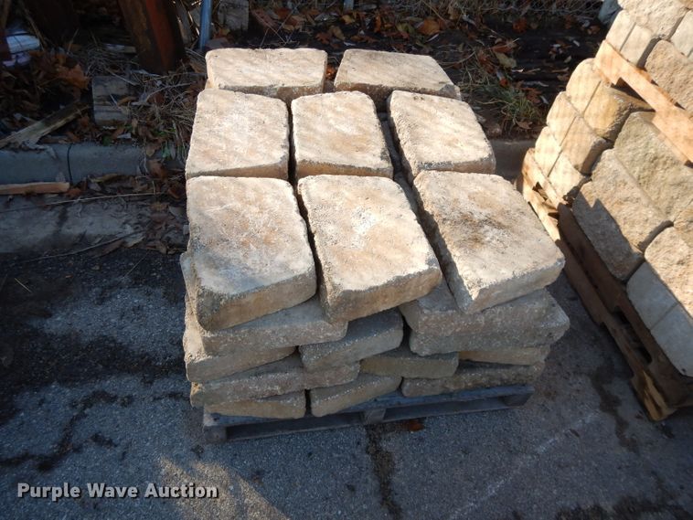 image for item DI8227 (8) pallets of landscape blocks