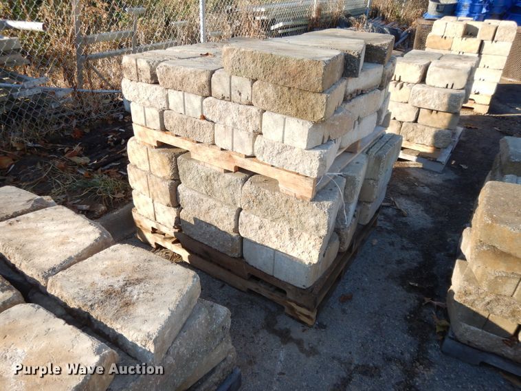 image for item DI8227 (8) pallets of landscape blocks