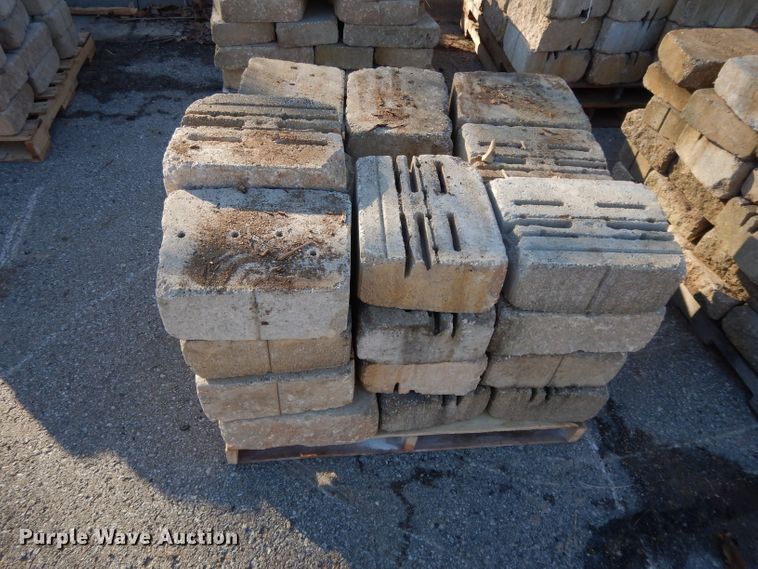 image for item DI8227 (8) pallets of landscape blocks