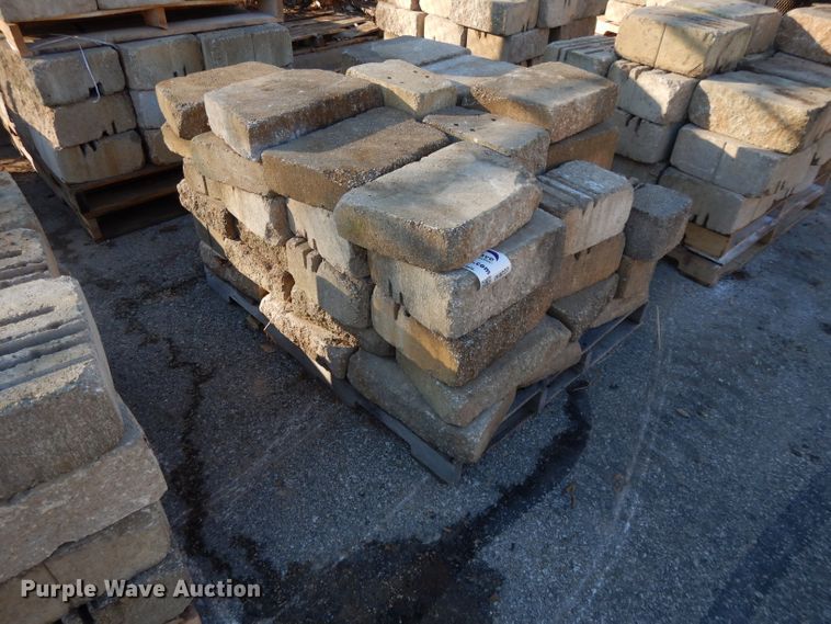 image for item DI8227 (8) pallets of landscape blocks