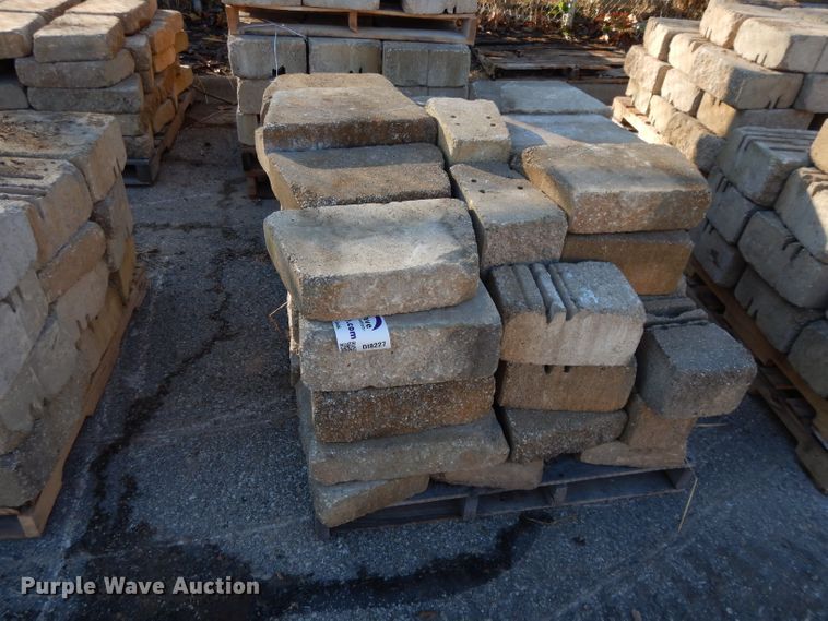 image for item DI8227 (8) pallets of landscape blocks