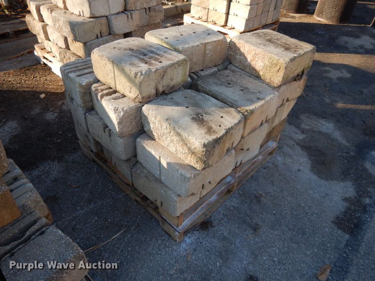 image for item DI8227 (8) pallets of landscape blocks