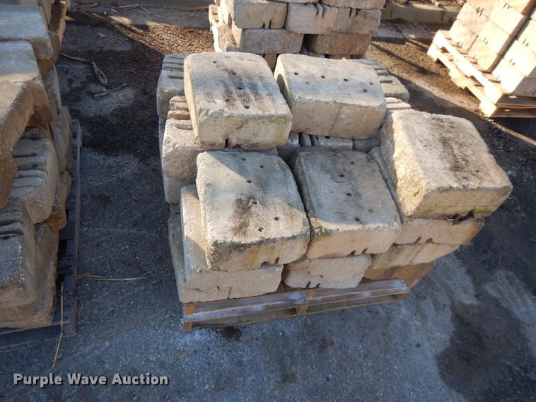image for item DI8227 (8) pallets of landscape blocks