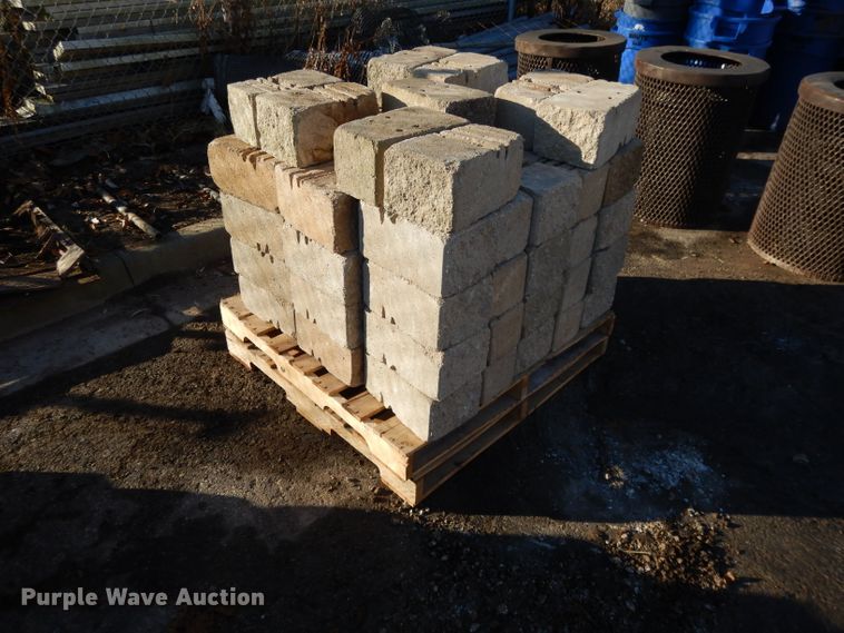 image for item DI8227 (8) pallets of landscape blocks