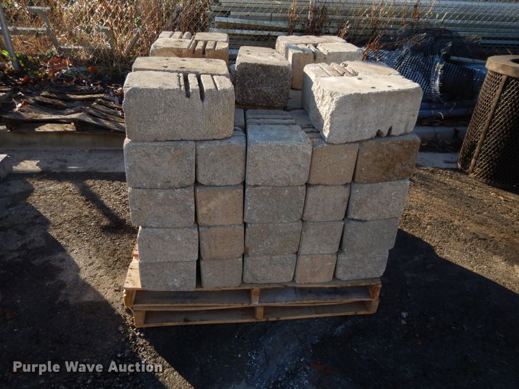 image for item DI8227 (8) pallets of landscape blocks