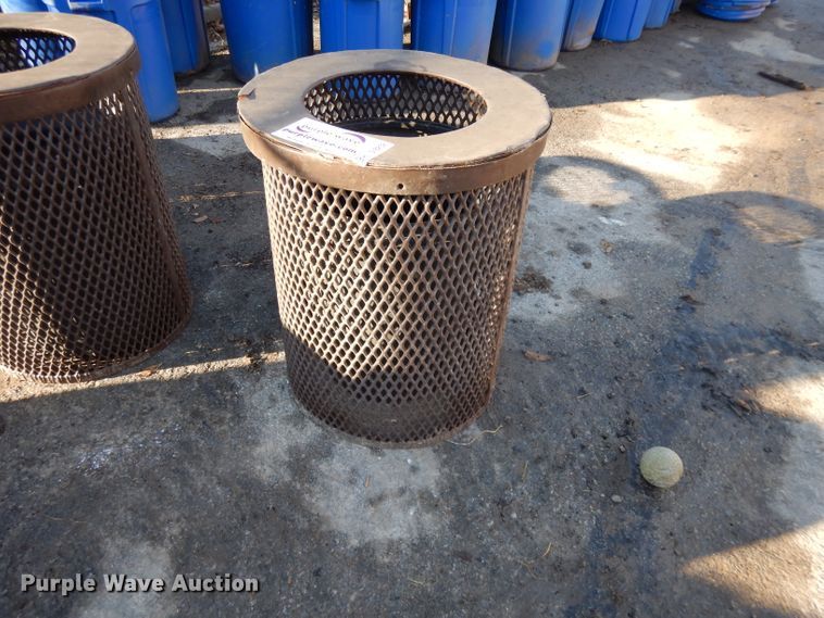 image for item DI8232 (4) trash can holders