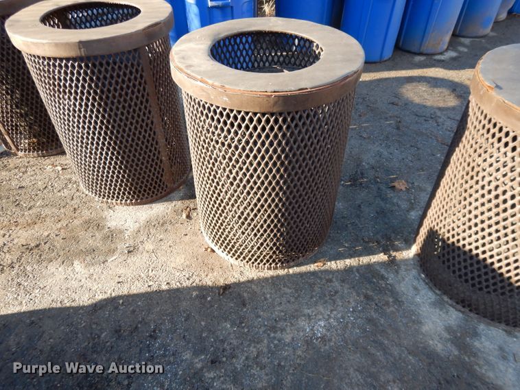 image for item DI8232 (4) trash can holders