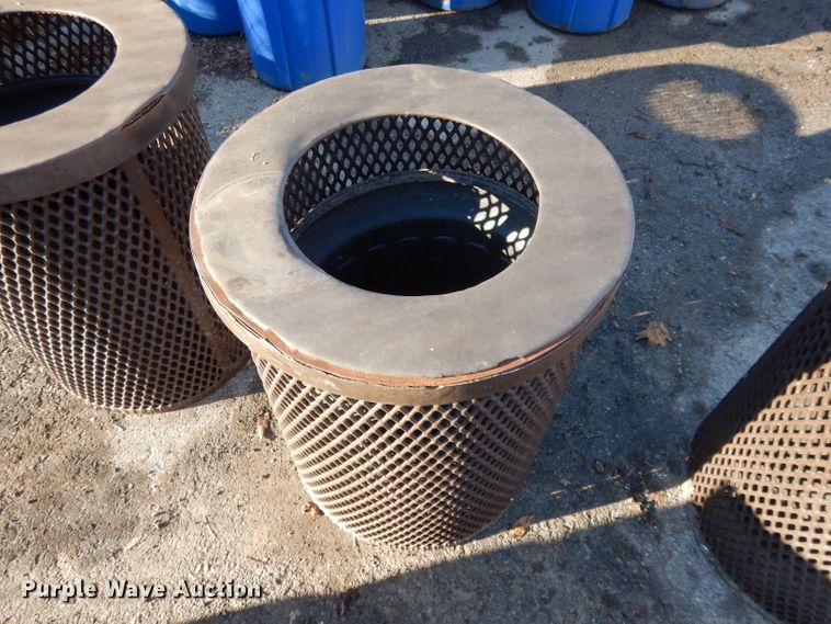 image for item DI8232 (4) trash can holders