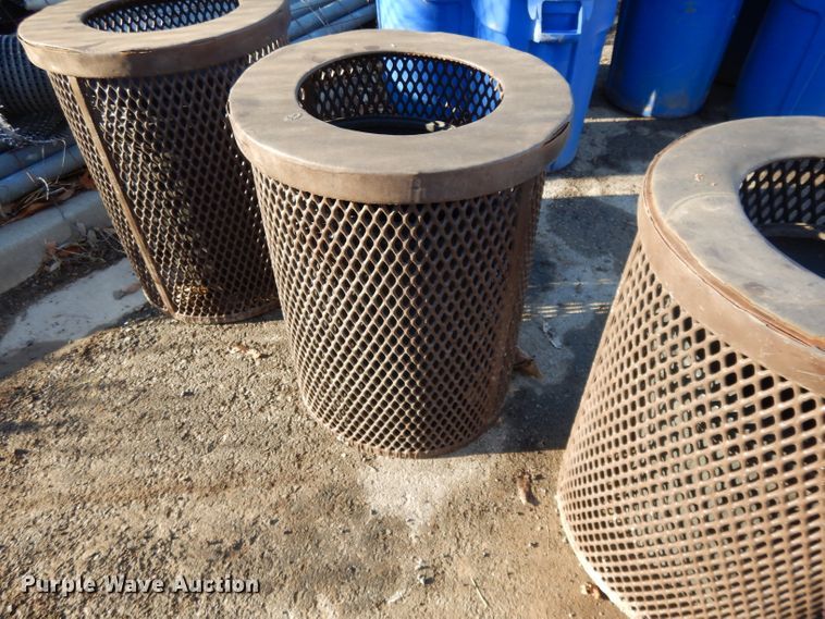 image for item DI8232 (4) trash can holders