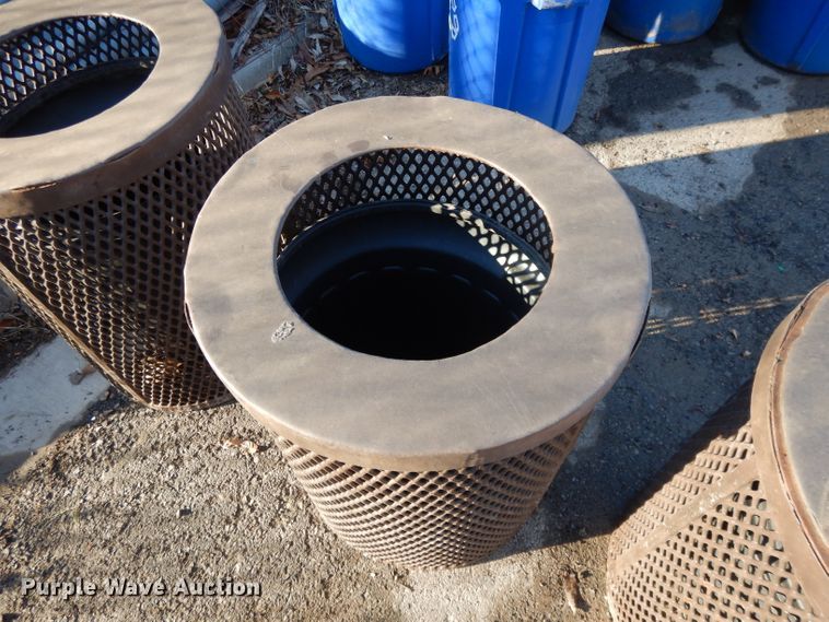 image for item DI8232 (4) trash can holders