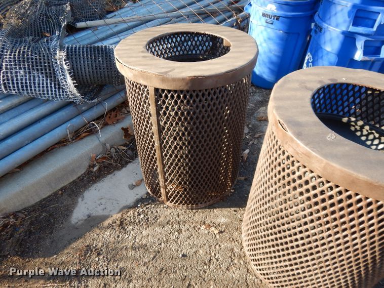 image for item DI8232 (4) trash can holders