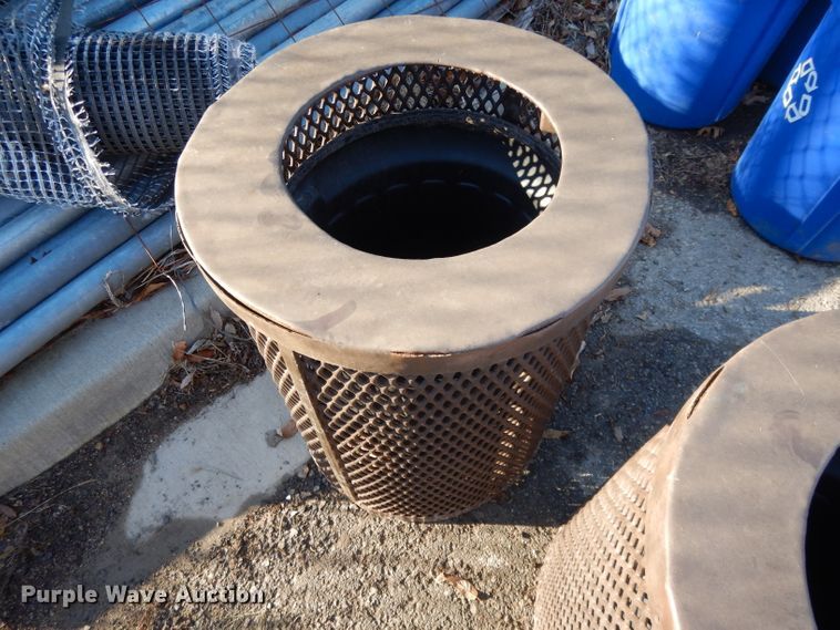 image for item DI8232 (4) trash can holders