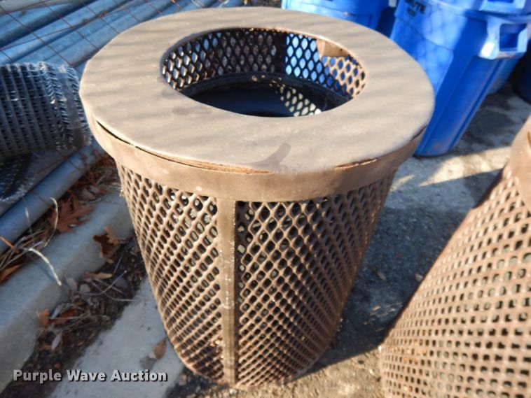 image for item DI8232 (4) trash can holders