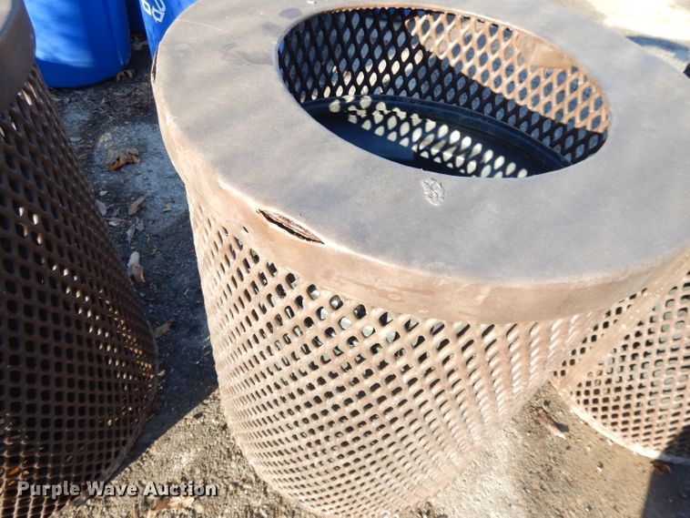 image for item DI8232 (4) trash can holders