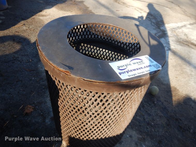 image for item DI8232 (4) trash can holders