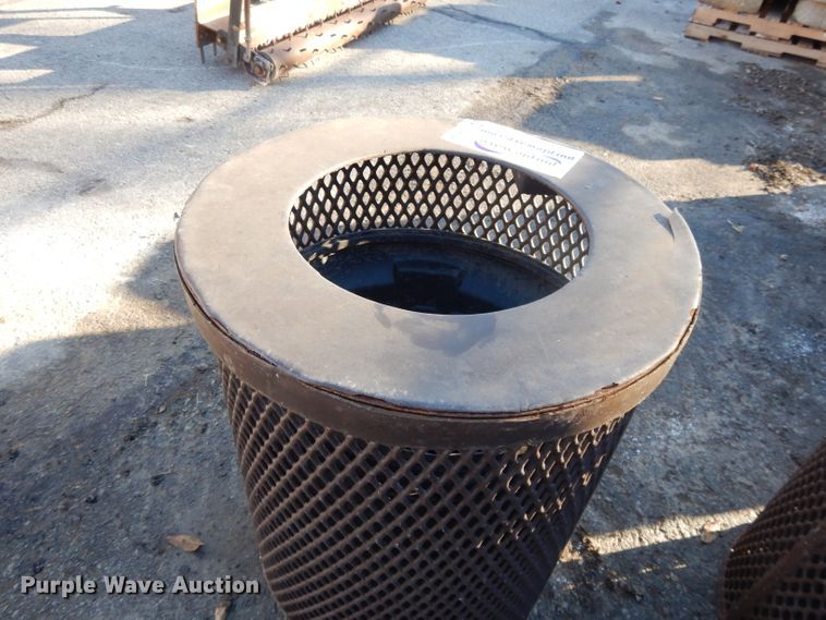 image for item DI8232 (4) trash can holders