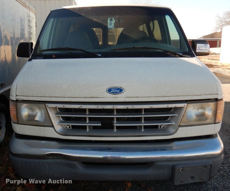 image for item DJ2751 1996 Ford Club Wagon  van