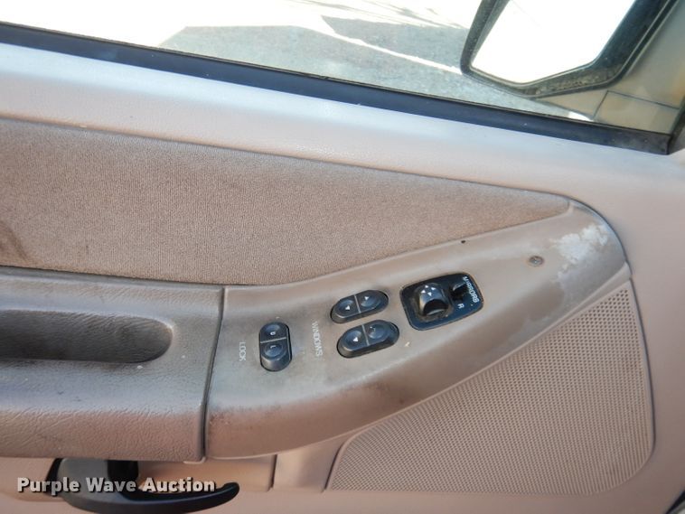 image for item DJ2751 1996 Ford Club Wagon  van