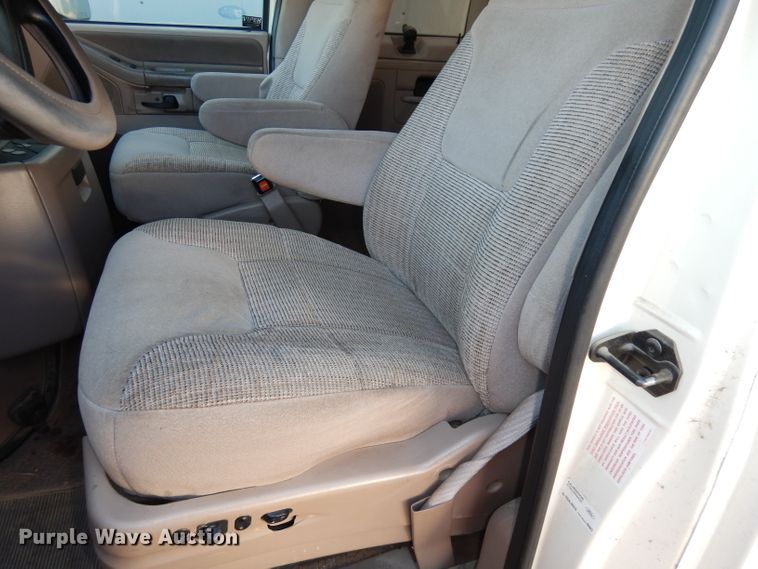 image for item DJ2751 1996 Ford Club Wagon  van