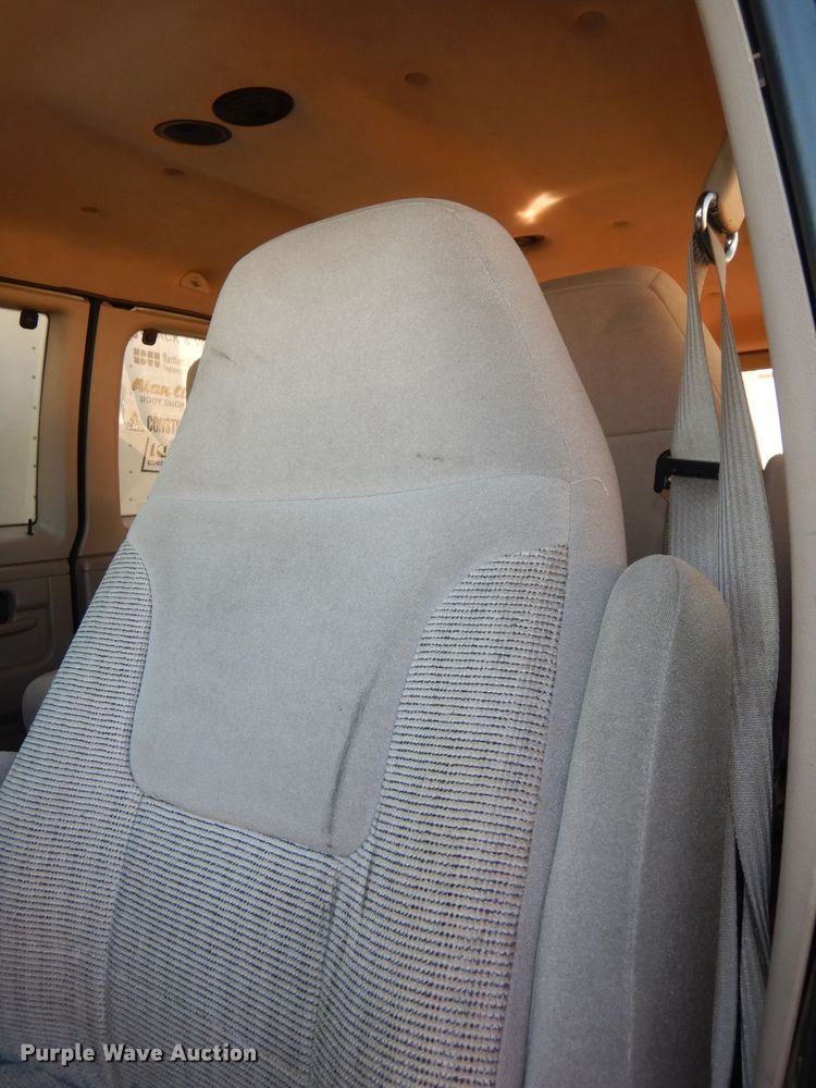 image for item DJ2751 1996 Ford Club Wagon  van